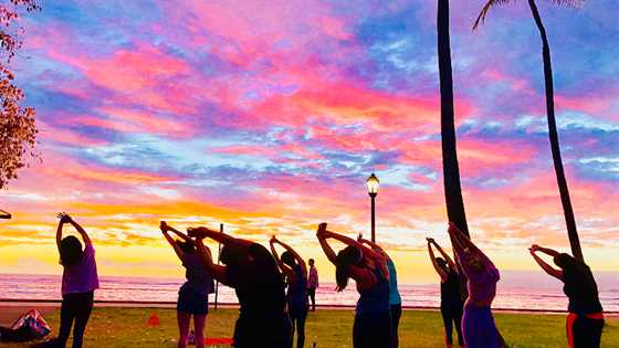 Beach/Sunset Yoga Hawaii - Waikiki