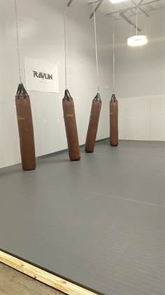 single listing image