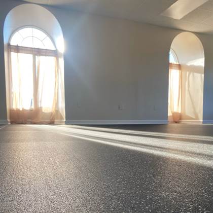 single listing image